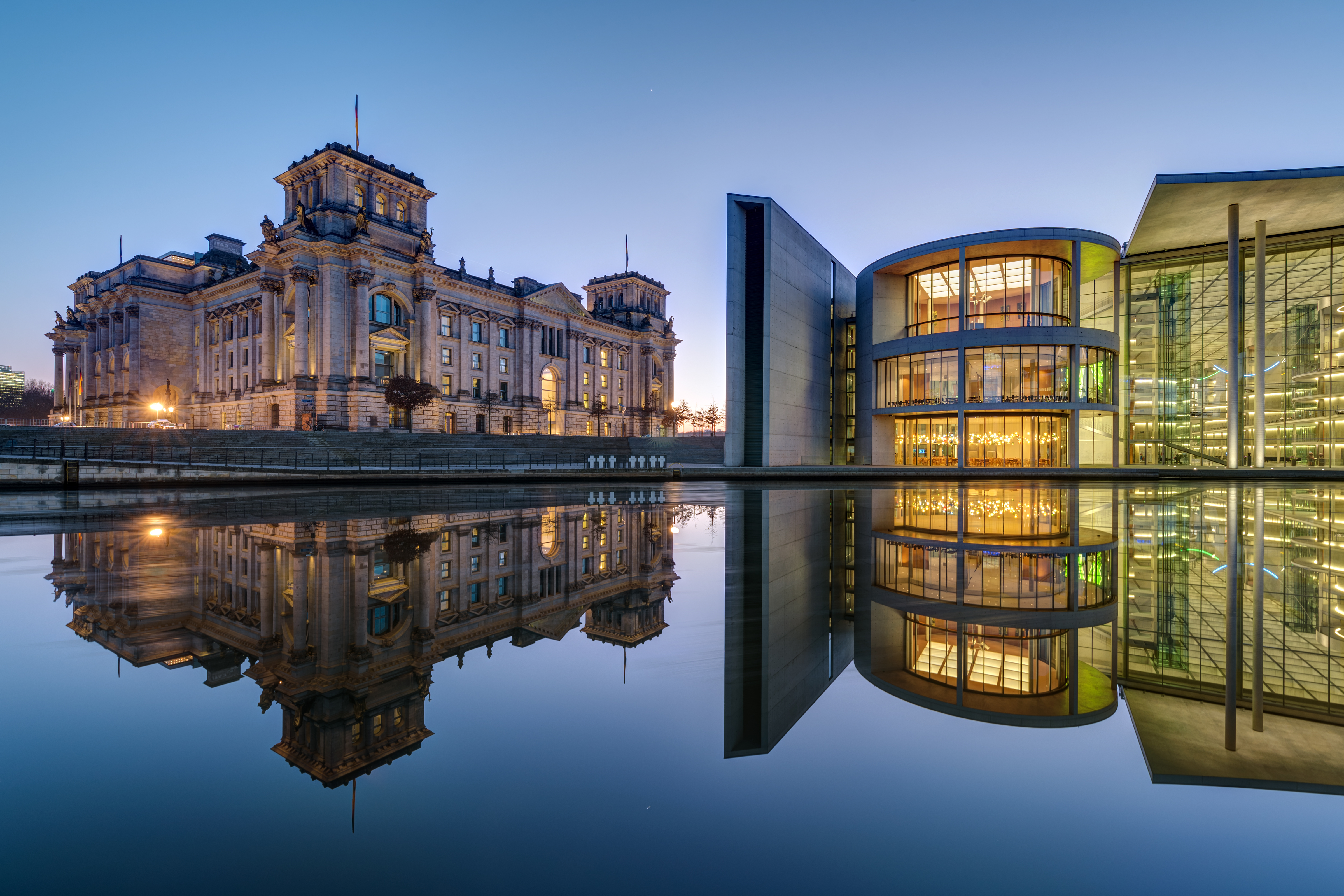 Reichstag und Paul-Löbe-Haus in Berlin
